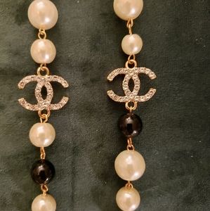 White and black pearl necklace